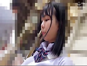 【エロ動画】ぽっちゃりで巨乳の女子校生、稲場るかの顔射凌辱パンチラプレイが、電車にて…。