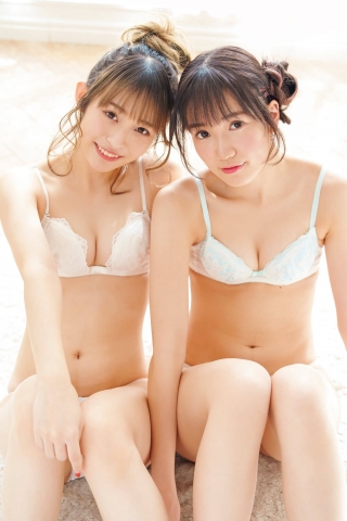 Kano Suenaga Rina Nekomiya both in their first swimsuits04