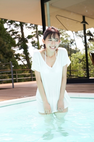 Oto Shida beautiful woman in white swimsuit004
