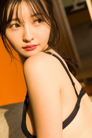 Moeka Hashimoto Black Swimsuit Bikini c005