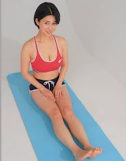 Makoto Sanada muscle training in swimsuit010