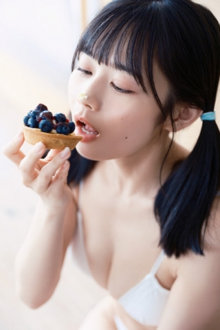 Saeko Kondo White Swimsuit and Dessert008