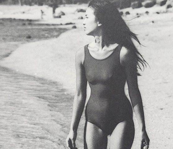 Kimiko Ikegami black and white leotard swimsuit007