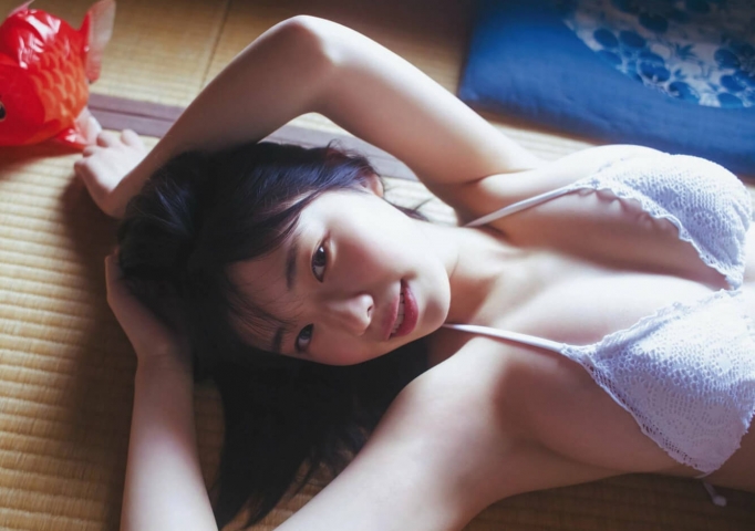 Hina Kikuchi 17 years old still growing from a girl to an adult016