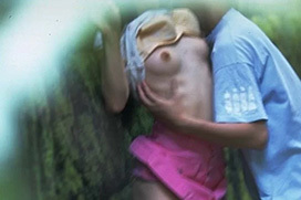 開放的な気分に浸ったバカップルが野外でセックスしまくり…他人に見られてる青姦エロ画像
