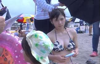 【エロ画像】松岡茉優のビーチでビーチクポロリや、ハミ毛など