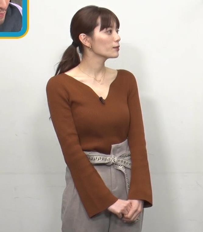 三谷紬アナ　前かがみ胸チラキャプ・エロ画像(mitani tsumugi)