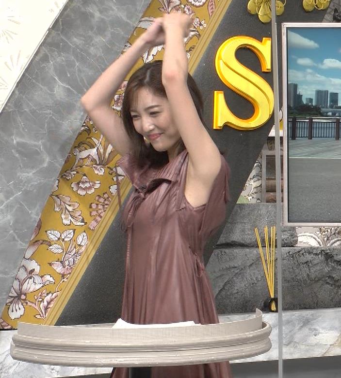 小澤陽子アナ　ノースリーブでワキちら＆巨乳タンクトップキャプ・エロ画像２