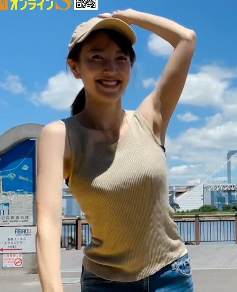 小澤陽子アナ　ノースリーブでワキちら＆巨乳タンクトップキャプ・エロ画像１６