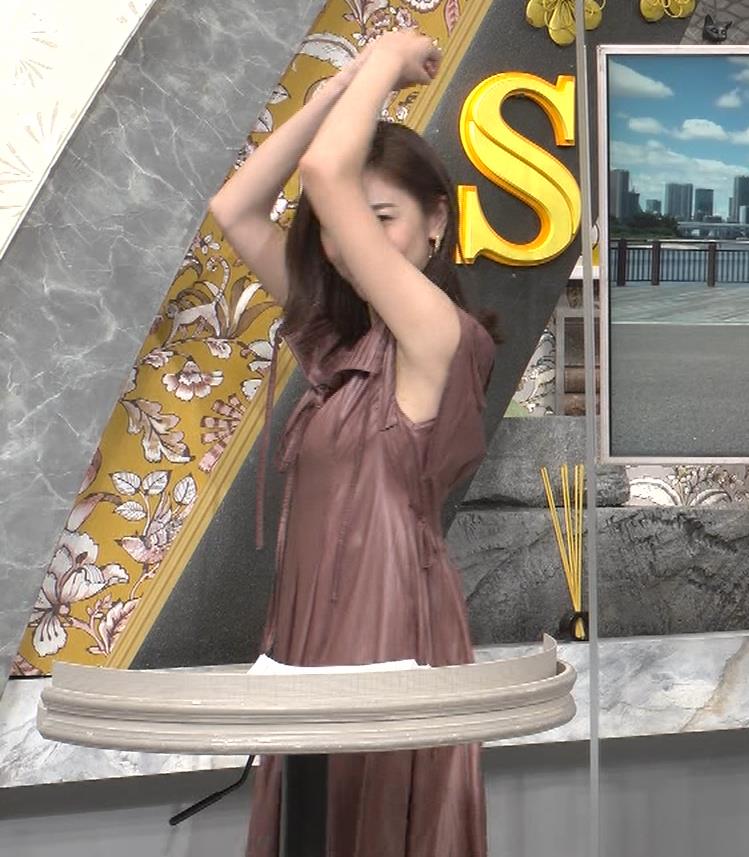 小澤陽子アナ　ノースリーブでワキちら＆巨乳タンクトップキャプ・エロ画像３