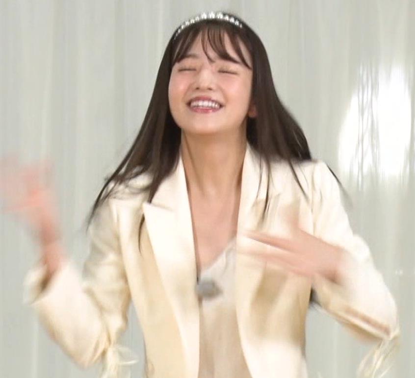 横田真悠　自前のミニスカートでエロいダンスを踊るキャプ・エロ画像１３