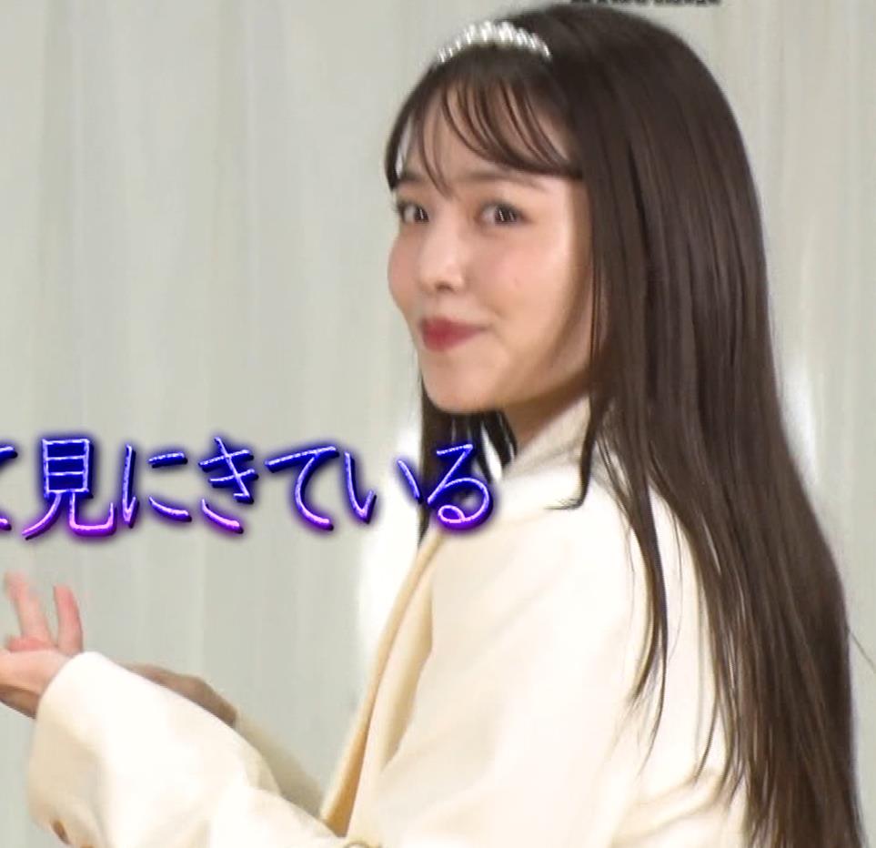 横田真悠　自前のミニスカートでエロいダンスを踊るキャプ・エロ画像１５