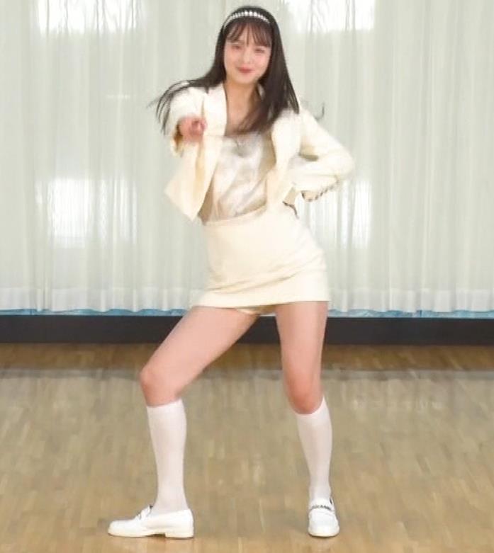 横田真悠　自前のミニスカートでエロいダンスを踊るキャプ・エロ画像６
