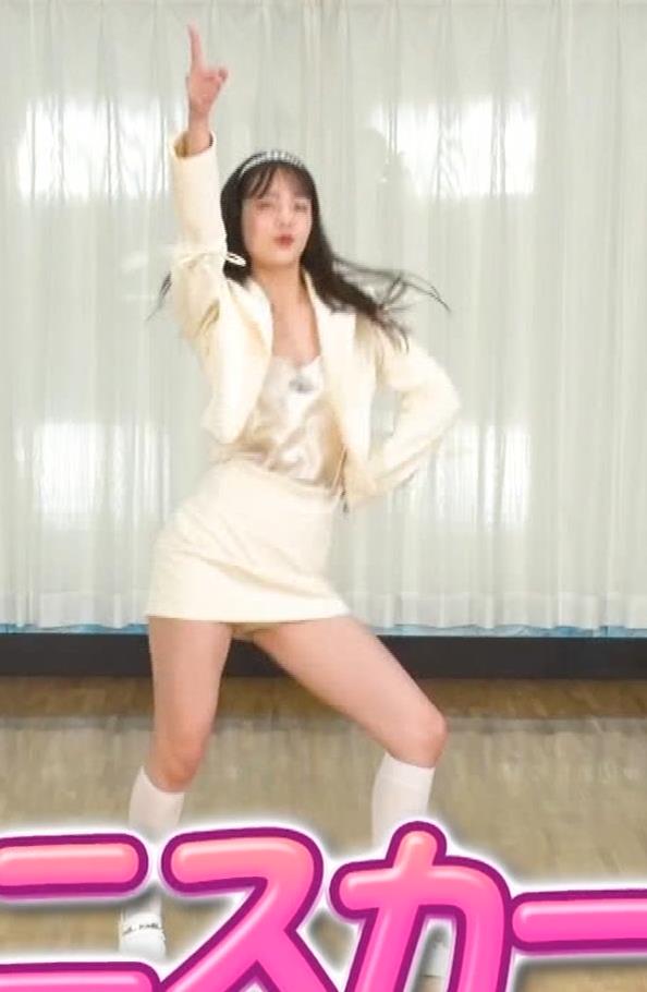 横田真悠　自前のミニスカートでエロいダンスを踊るキャプ・エロ画像７