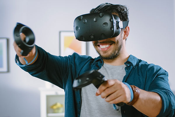 【悲報】家電量販店「VRは流行りませんでした」。VRは黒歴史になってしまうのか
